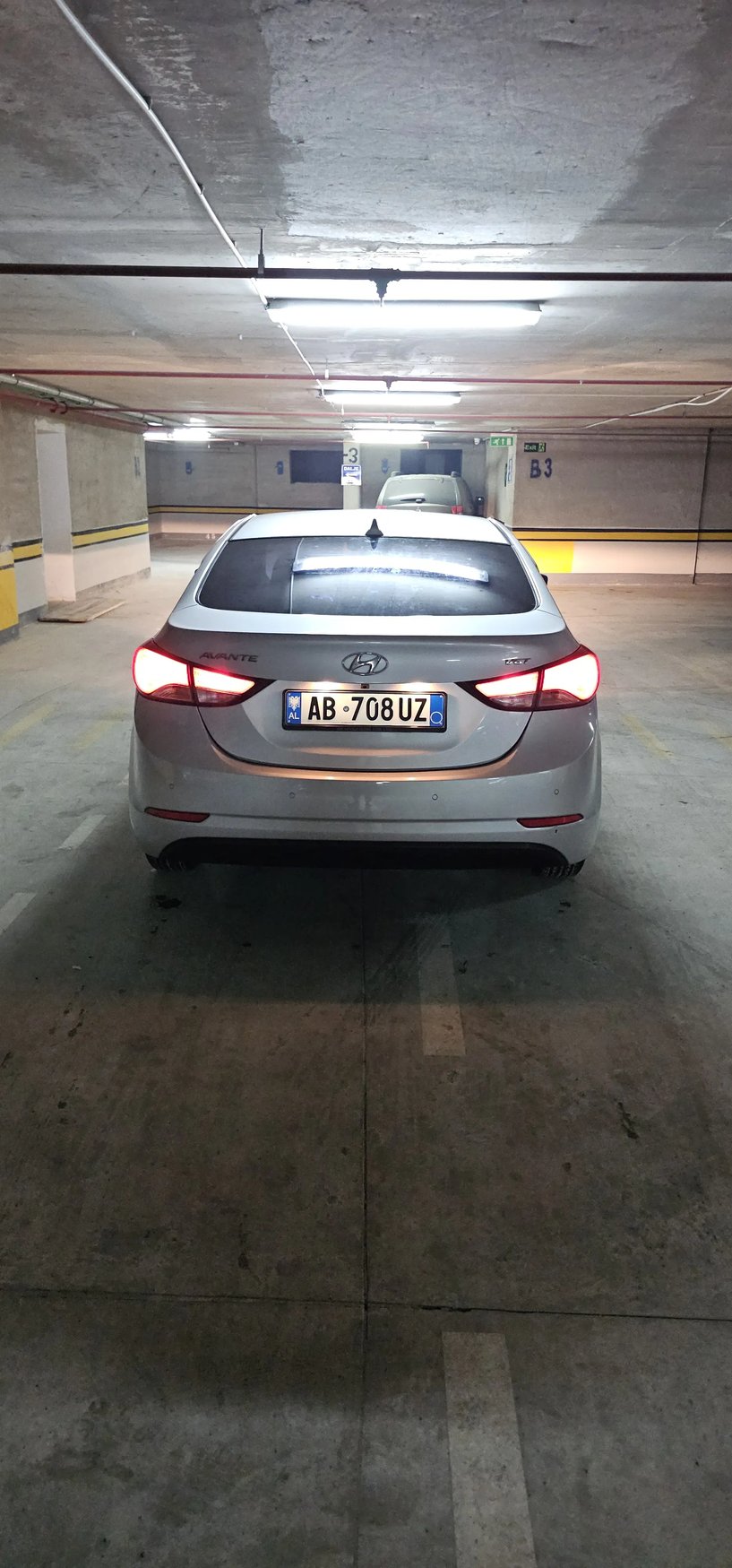 Merrni me qira një makinë në Tirana