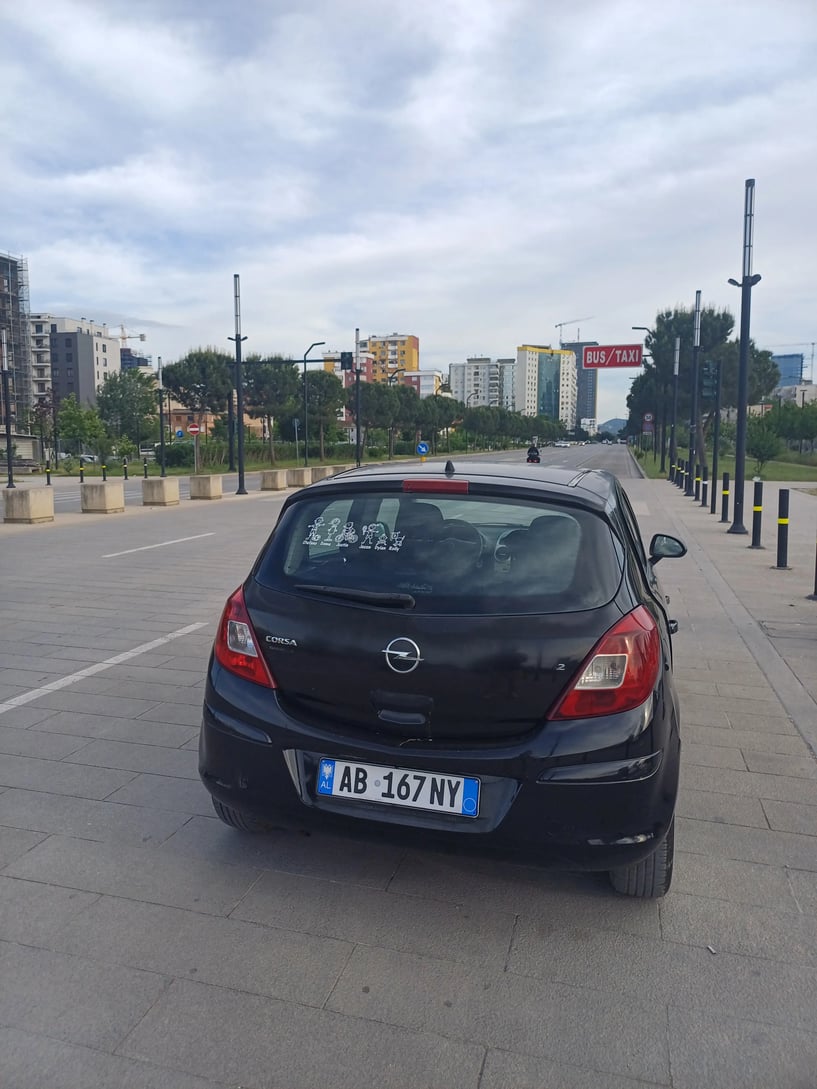 Alquila un coche en Tirana