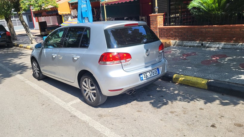 Alquila un coche en Tirana