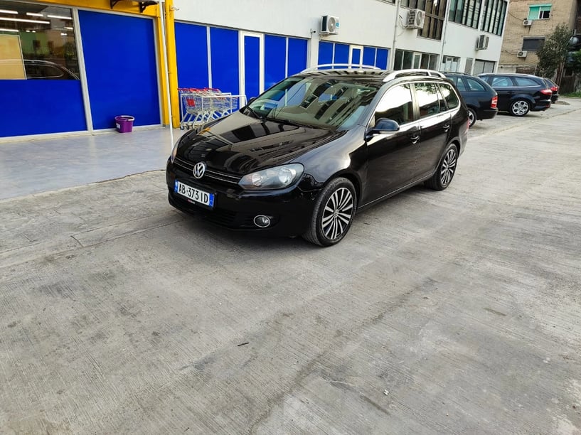 Noleggia un'auto a Tirana