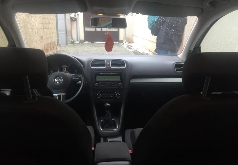 Noleggia un'auto a Tirana