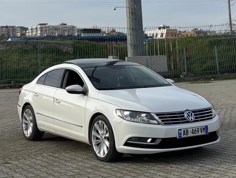 Alquila un coche en Tirana