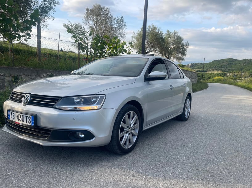 Alquila un coche en Tirana