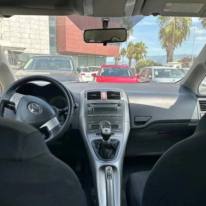 Alquila un coche en Tirana