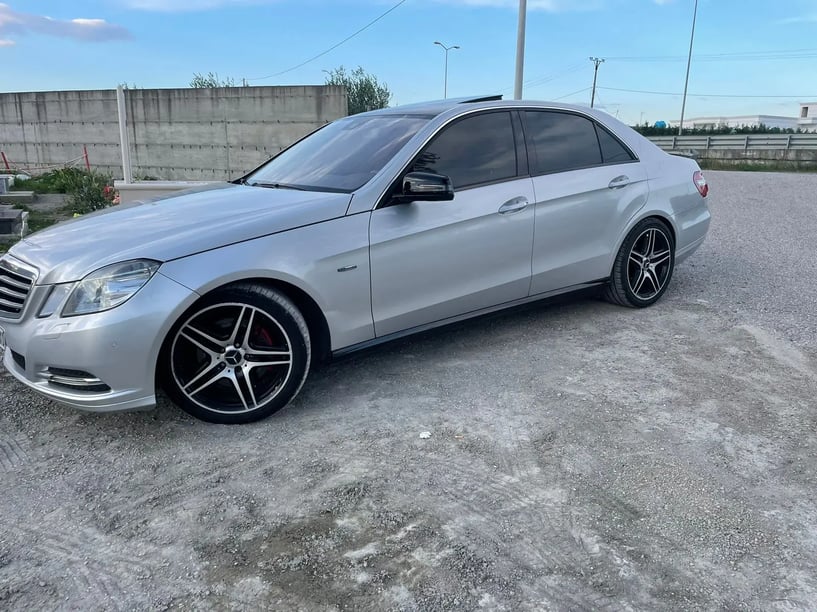 Louer une voiture à Tirana