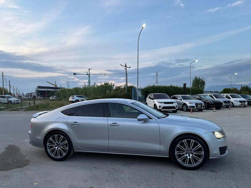 Alquila un coche en Tirana