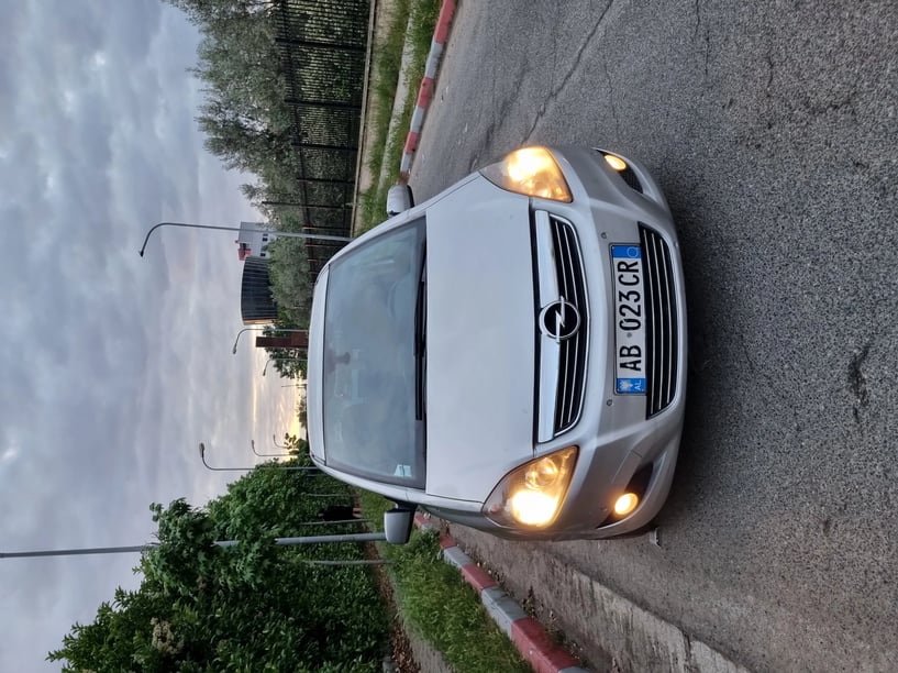 Wynajmij samochód w Tirana