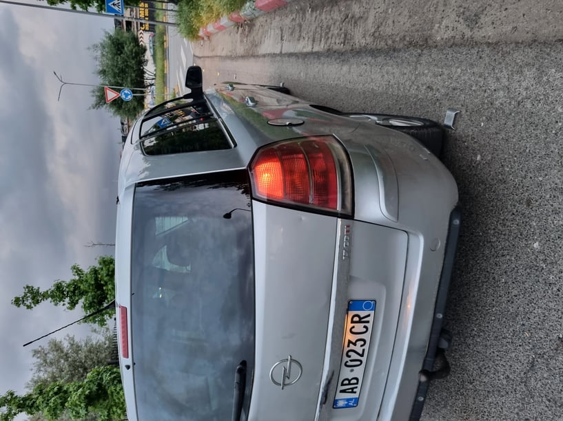 Wynajmij samochód w Tirana