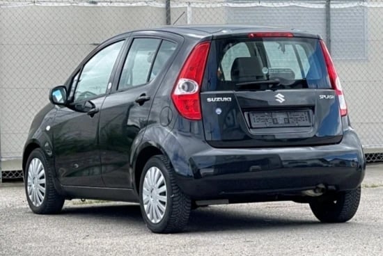 Alquila un coche en Tirana