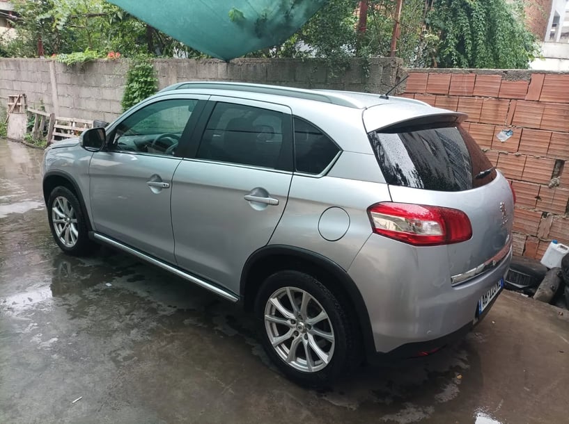 Rent a car in Tirana