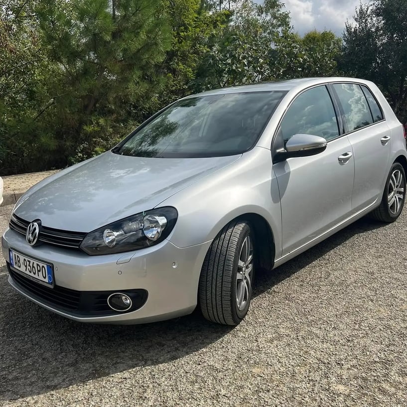 Noleggia un'auto a Tirana