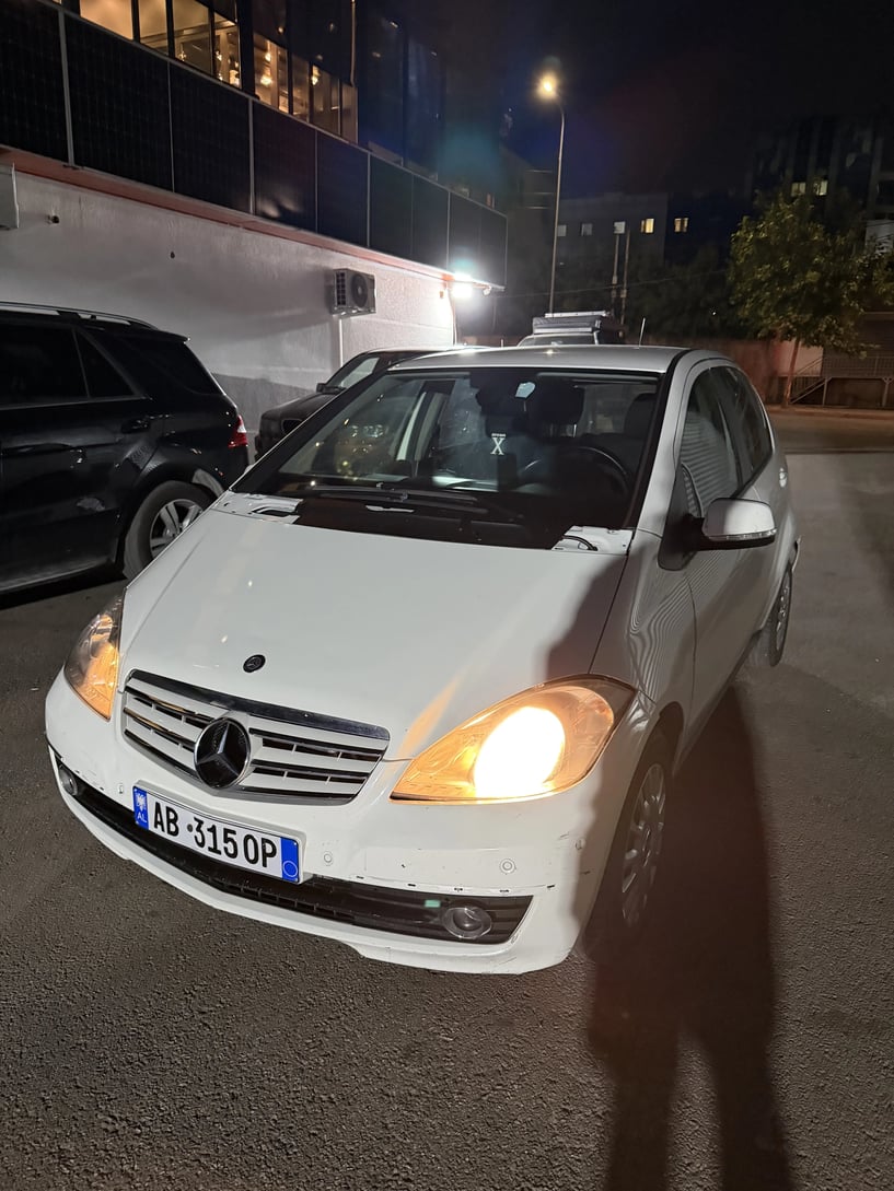 Noleggia un'auto a Tirana
