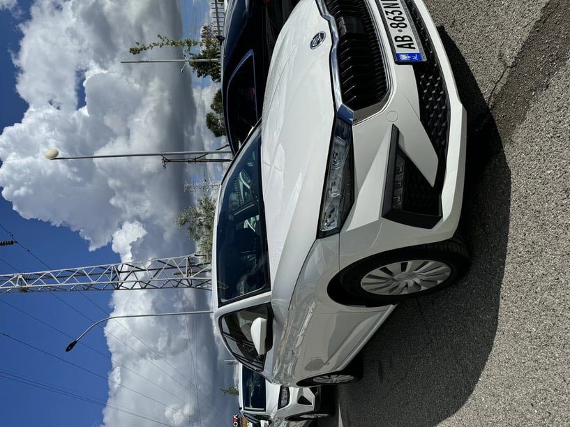 Noleggia un'auto a Tirana