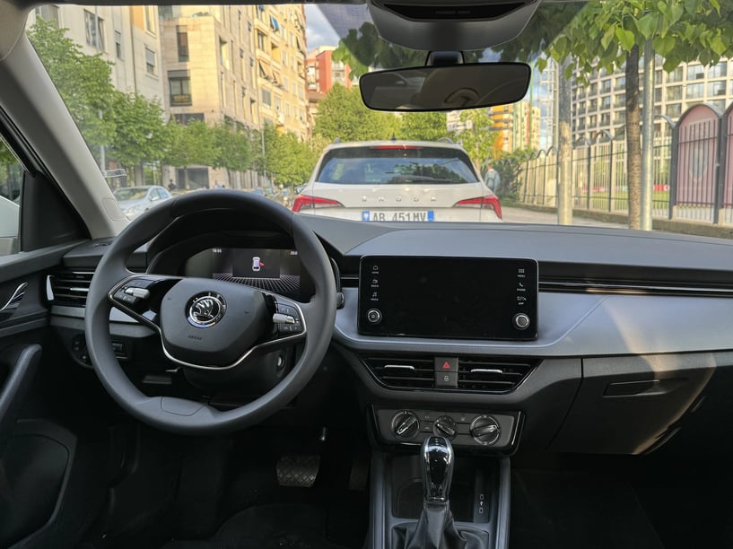 Noleggia un'auto a Tirana