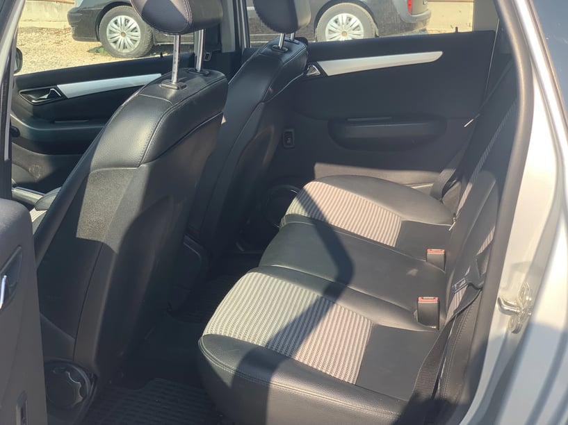 Alquila un coche en Tirana