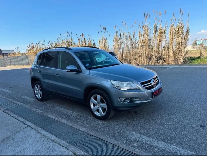 Noleggia un'auto a Tirana