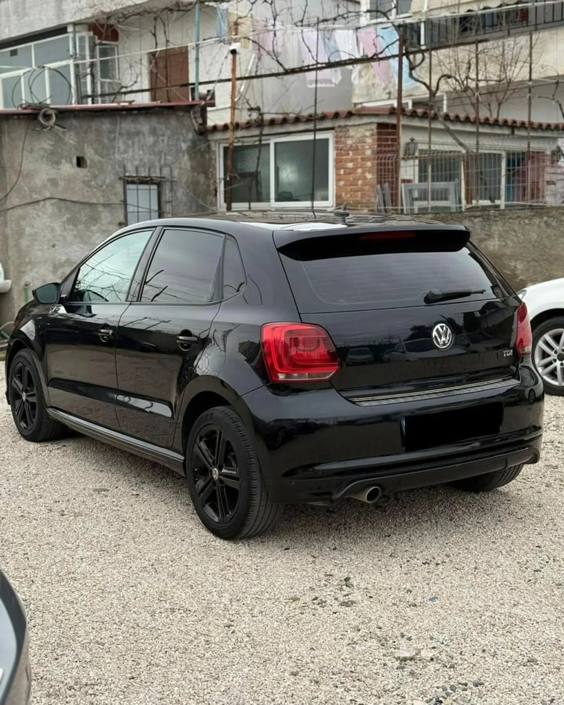 Merrni me qira një makinë në Tirana