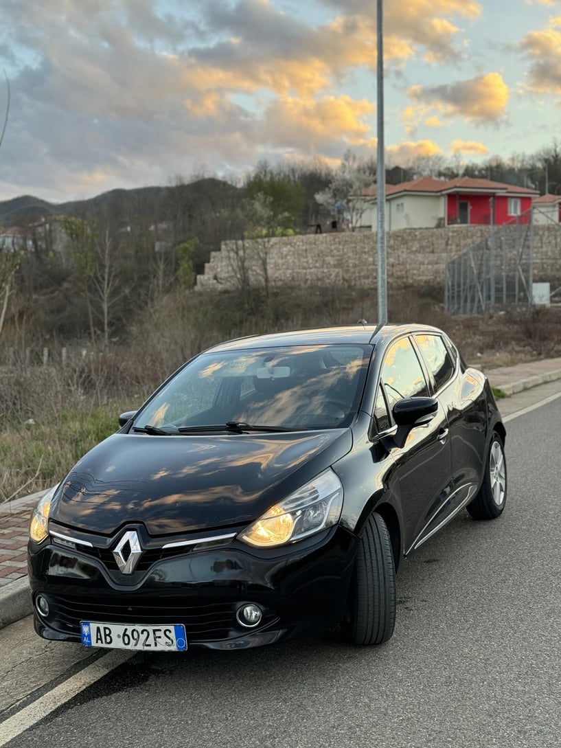 Noleggia un'auto a Sarandë