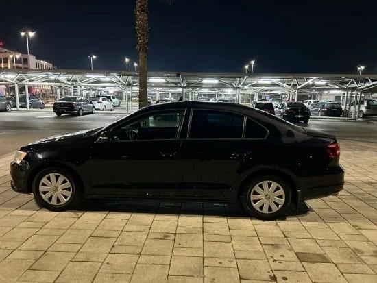 Noleggia un'auto a Tirana