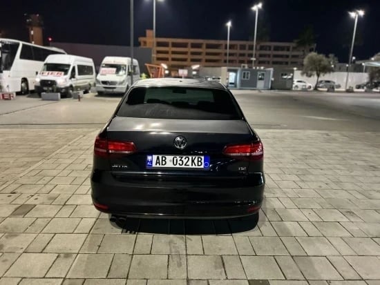 Noleggia un'auto a Tirana