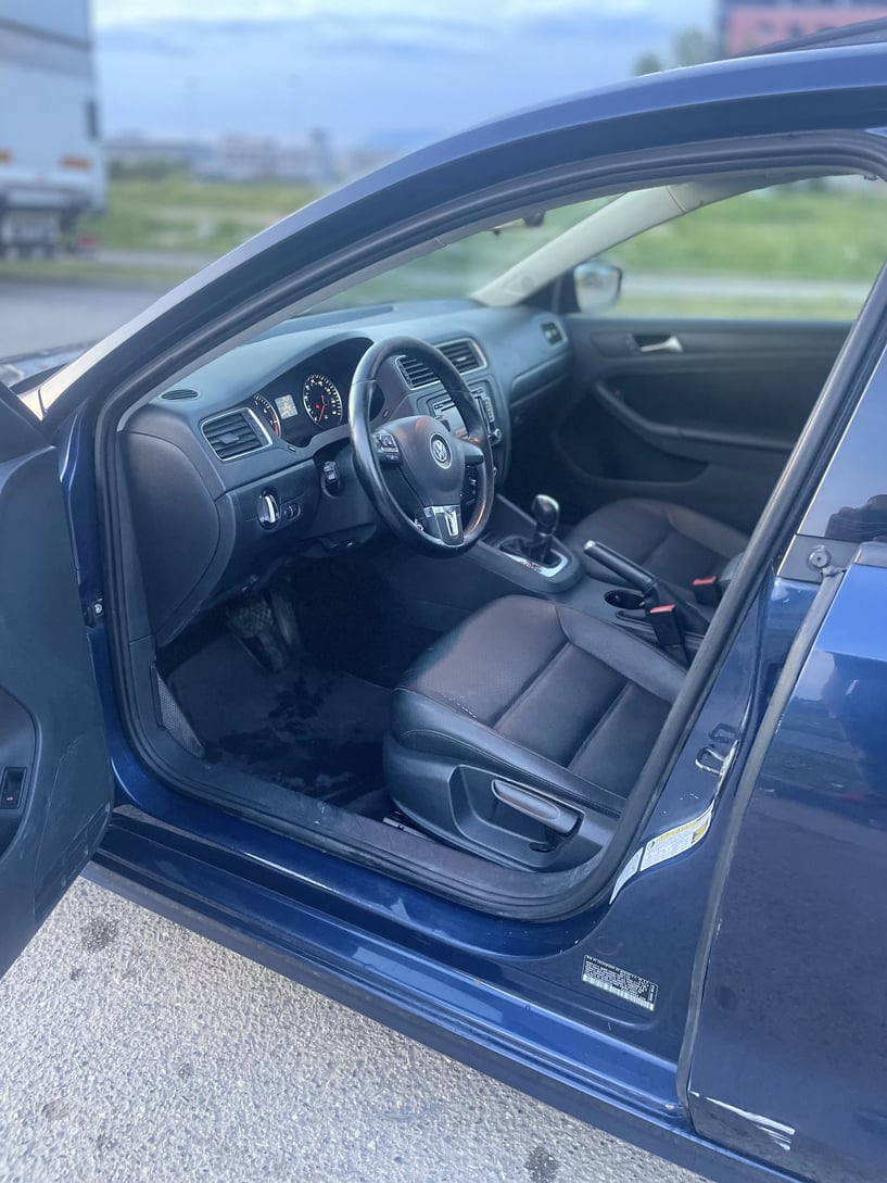 Alquila un coche en Tirana