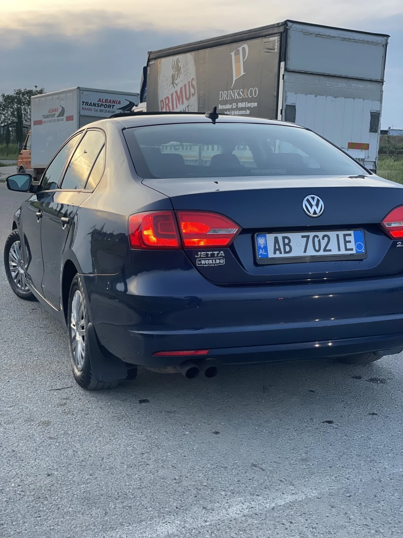 Alquila un coche en Tirana