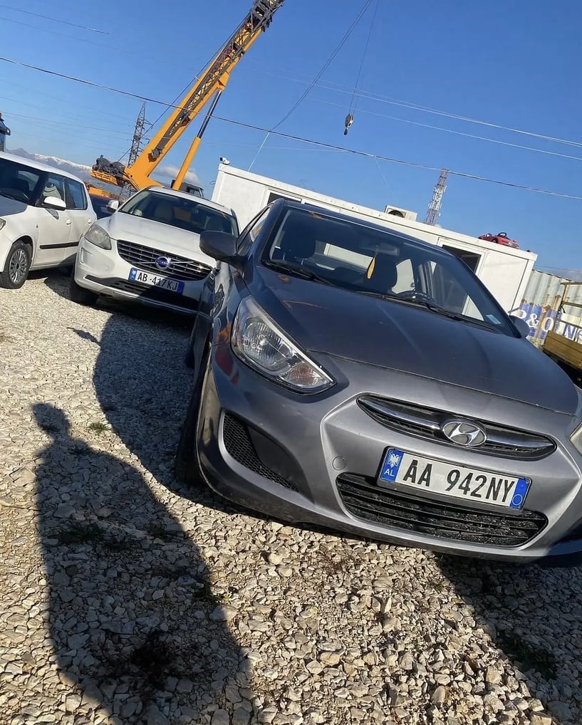 Alquila un coche en Tirana
