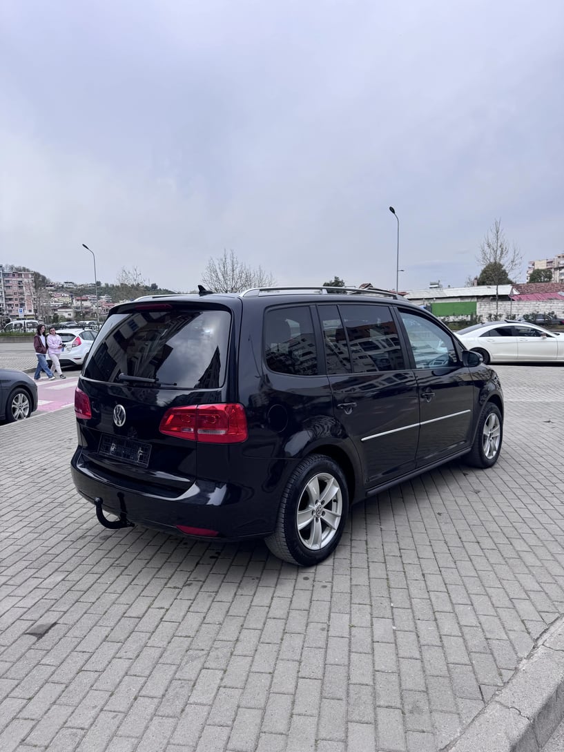 Alquila un coche en Tirana