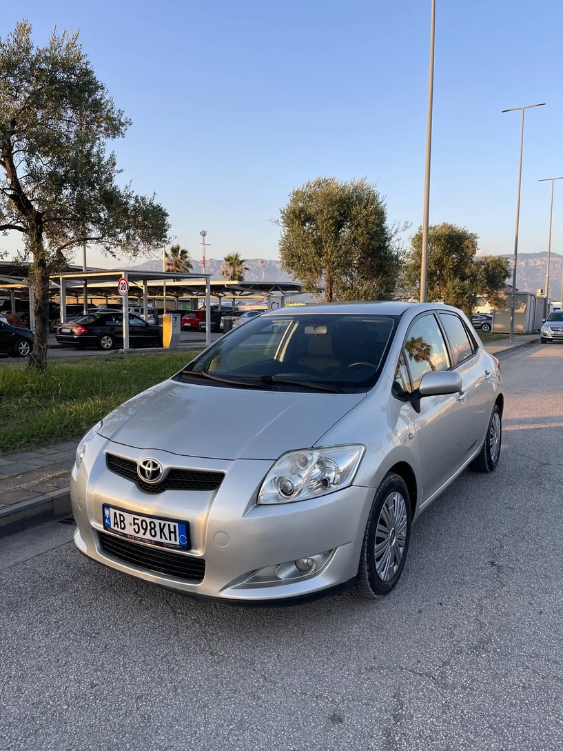 Wynajmij samochód w Tirana