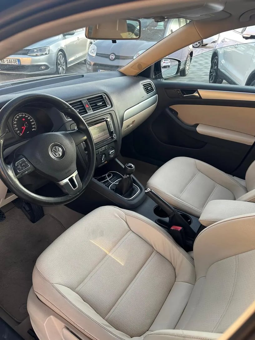 Wynajmij samochód w Tirana