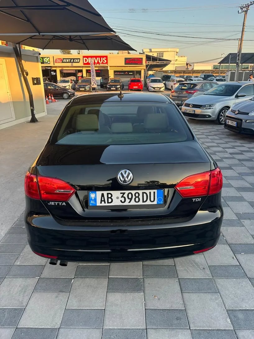 Wynajmij samochód w Tirana