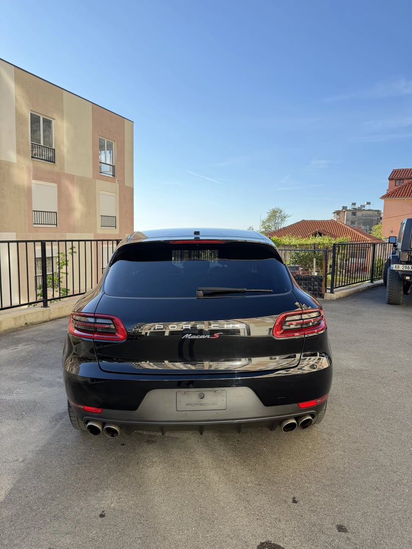 Alquila un coche en Tirana