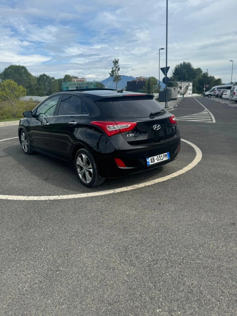 Wynajmij samochód w Tirana