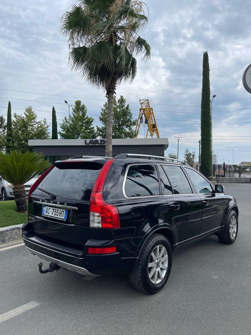 Alquila un coche en Tirana