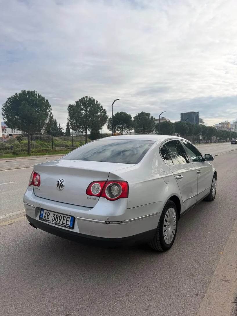 Merrni me qira një makinë në Tirana