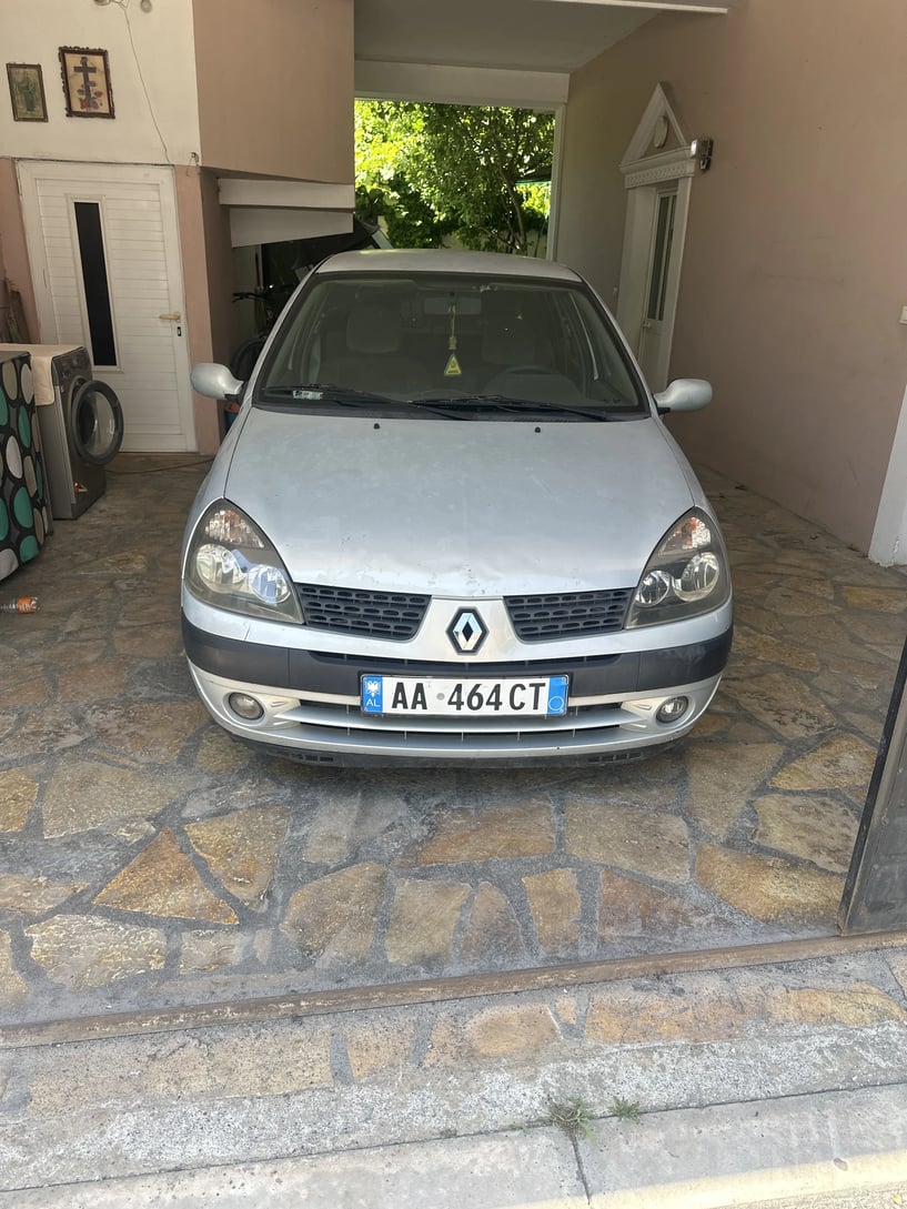 Alquila un coche en Tirana