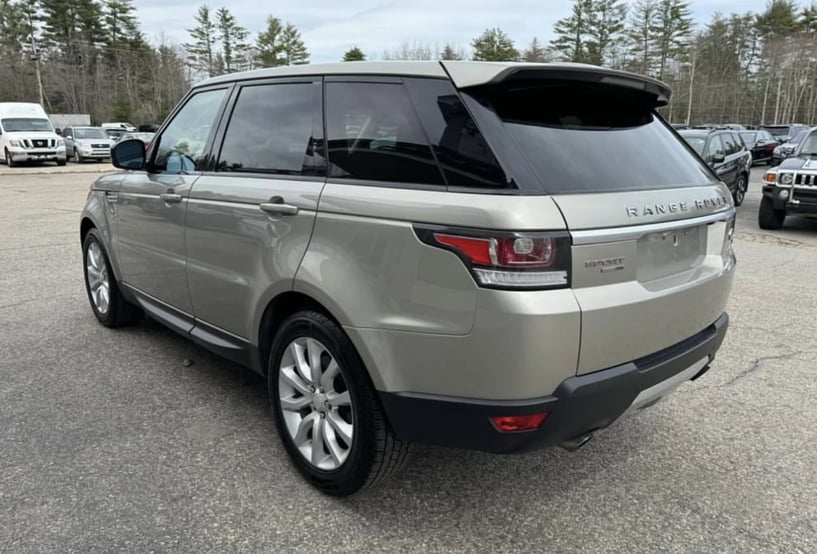 Noleggia un'auto a Tirana