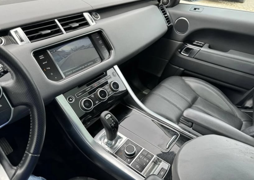 Noleggia un'auto a Tirana