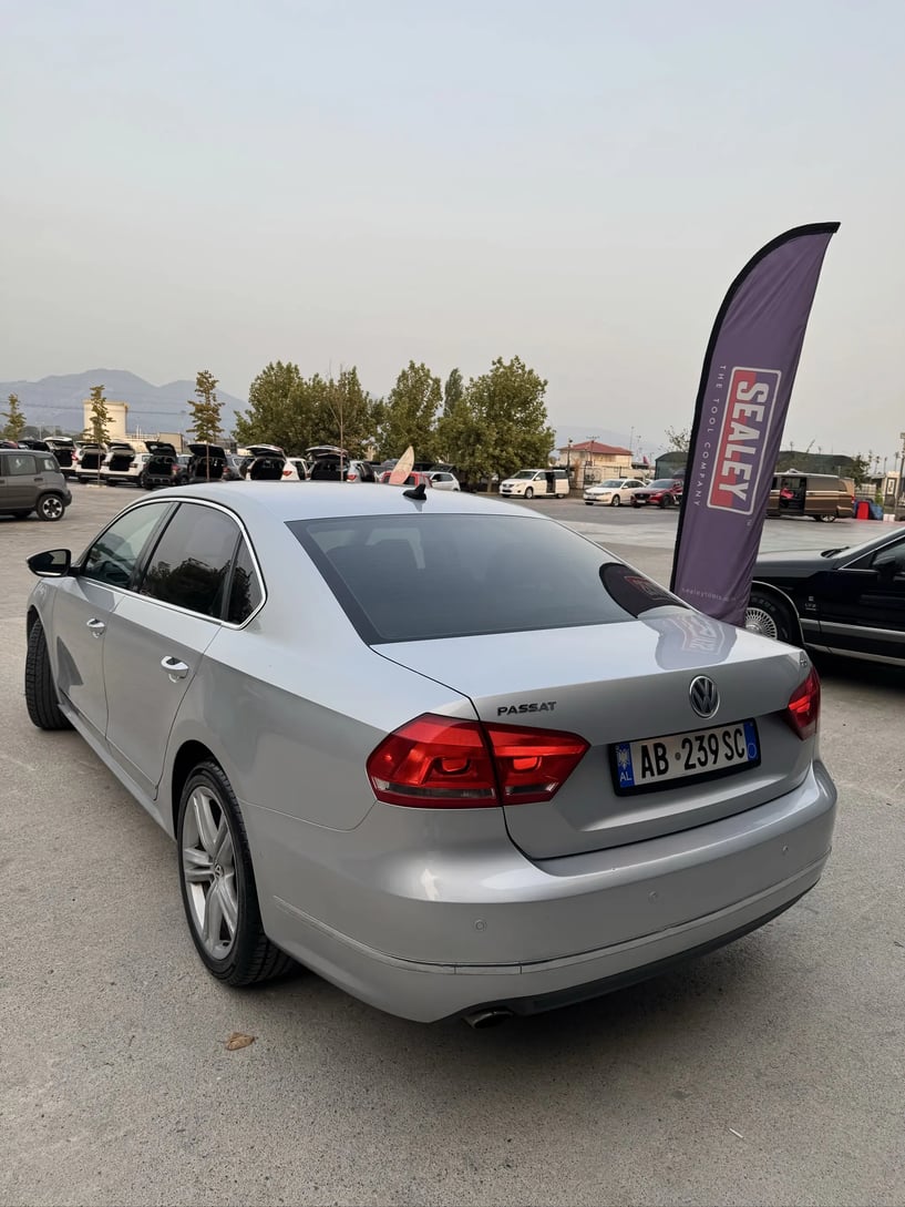 Noleggia un'auto a Tirana