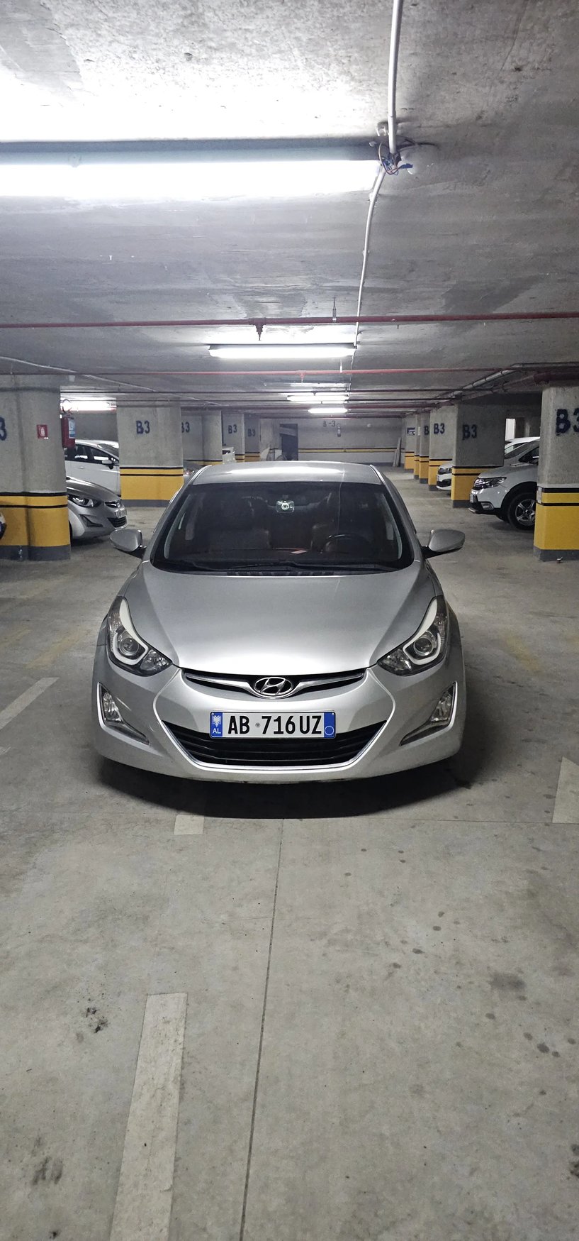 Merrni me qira një makinë në Tirana