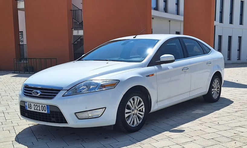 Alquila un coche en Tirana