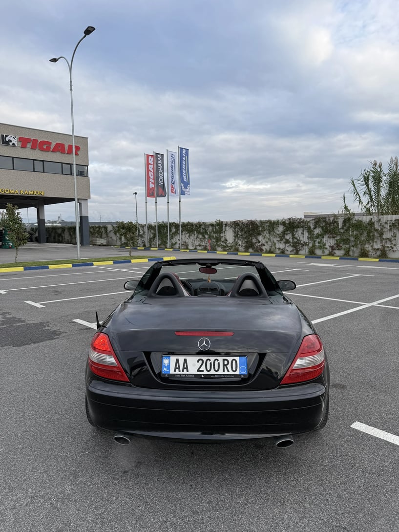 Noleggia un'auto a Durrës