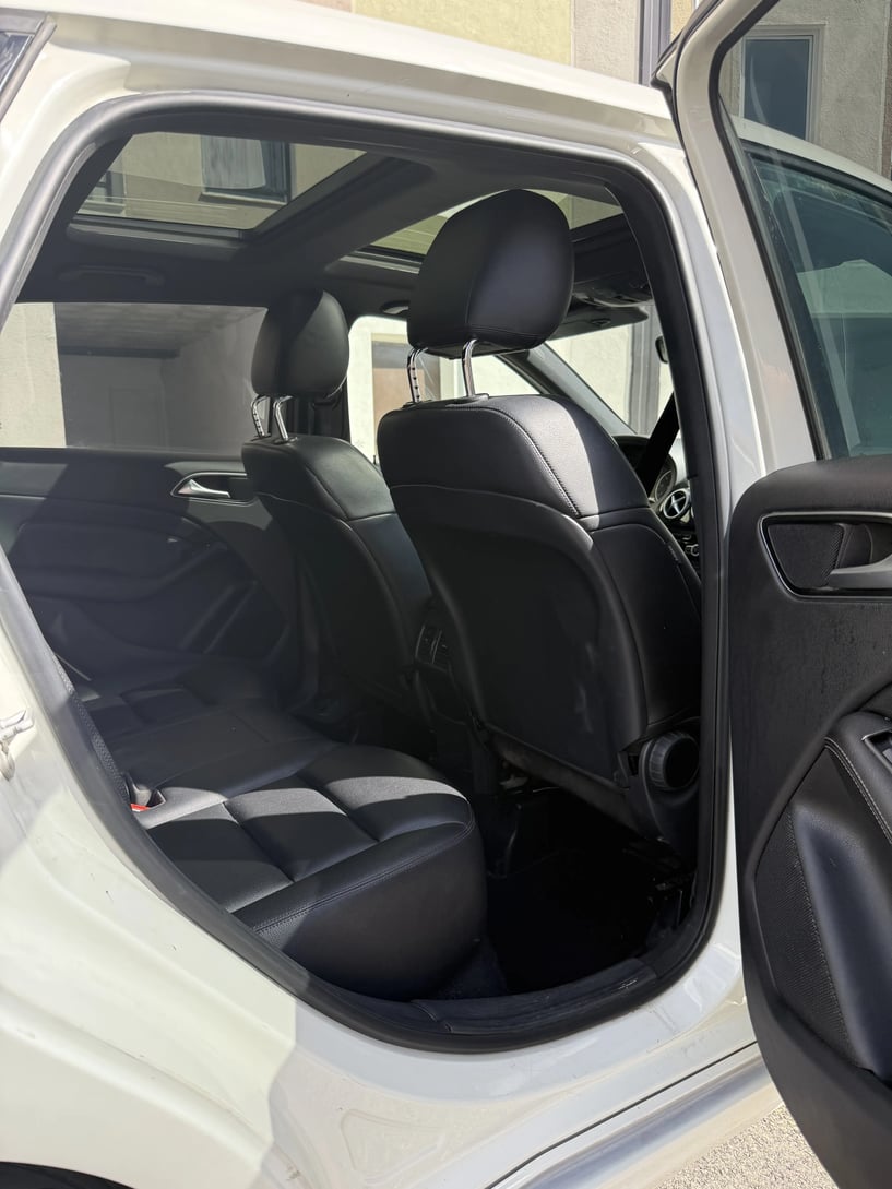 Wynajmij samochód w Tirana