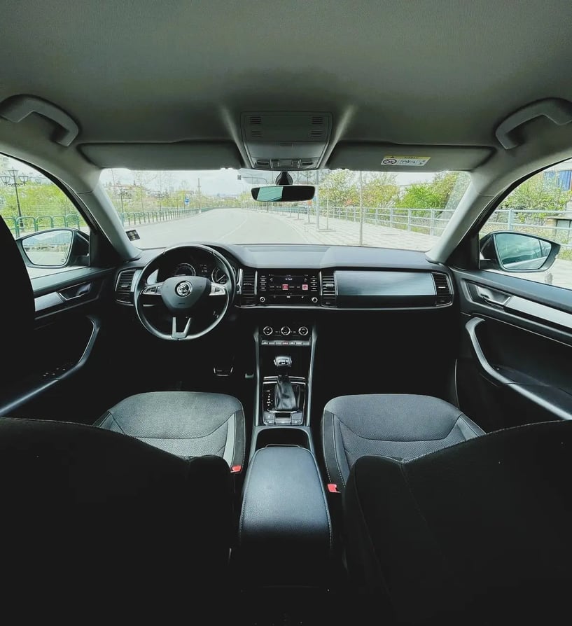 Merrni me qira një makinë në Tirana