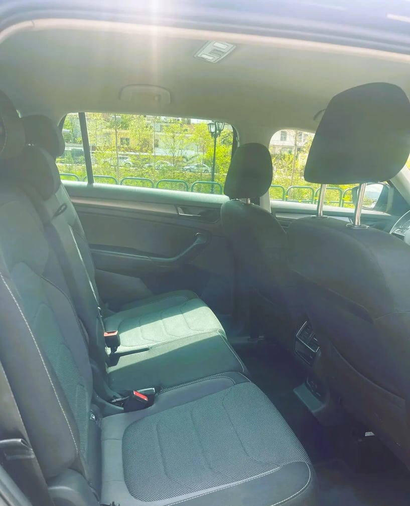 Merrni me qira një makinë në Tirana