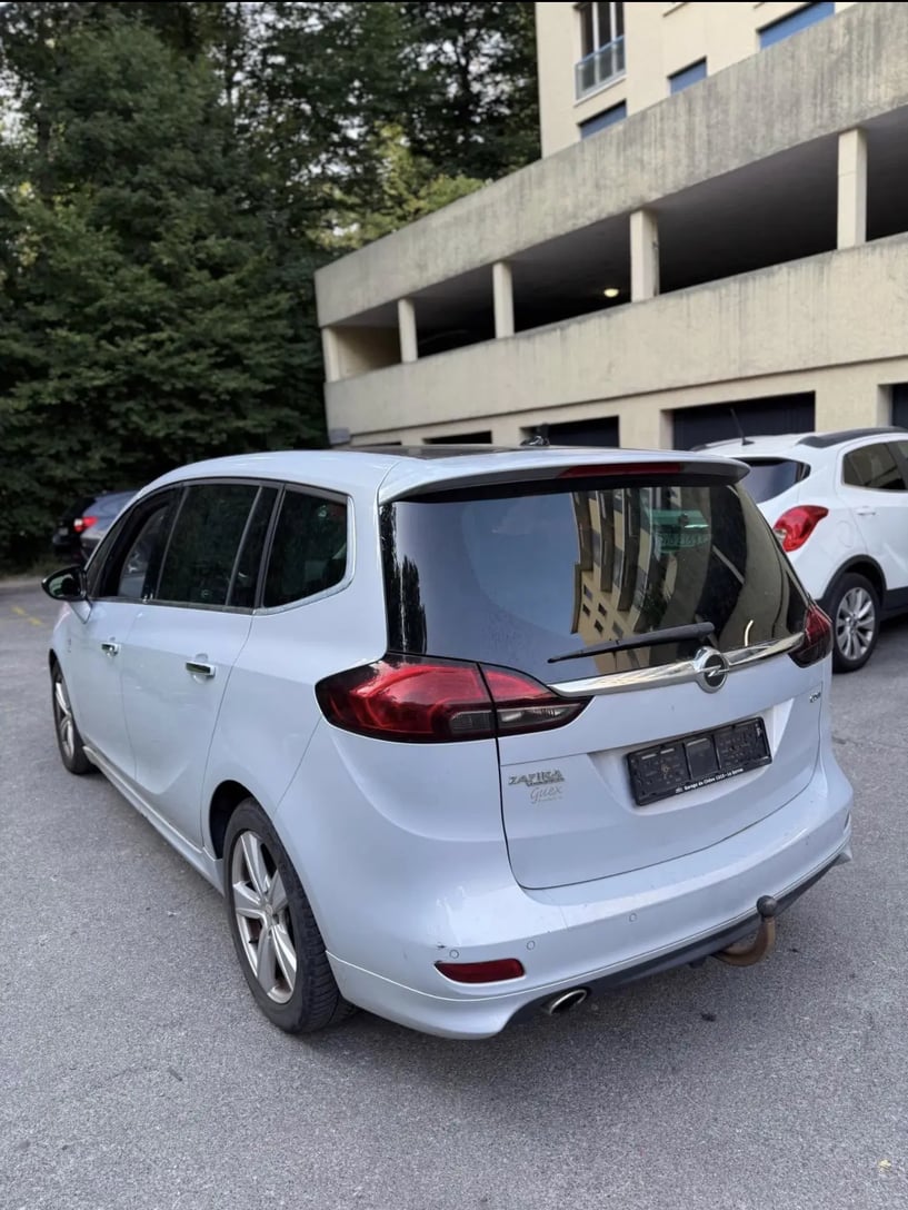 Rent a car in Tirana