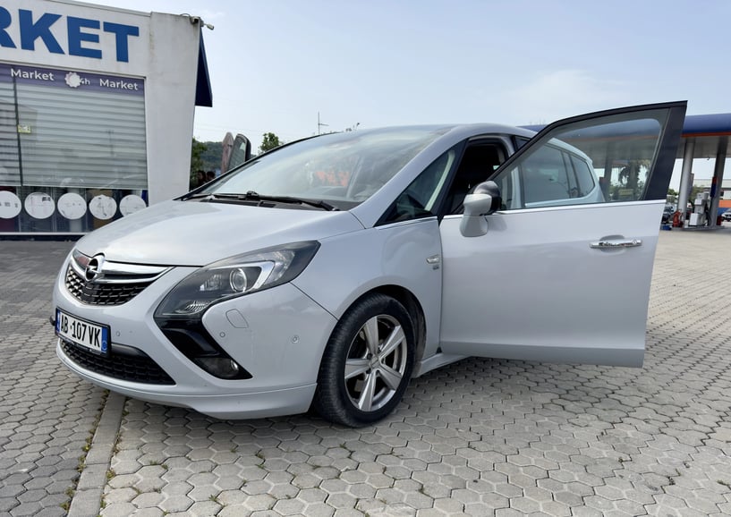 Louer une voiture à Tirana