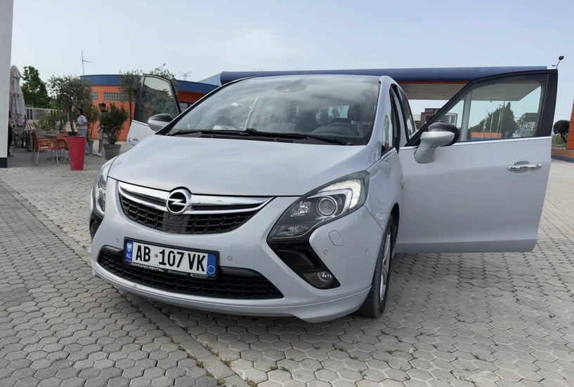 Louer une voiture à Tirana