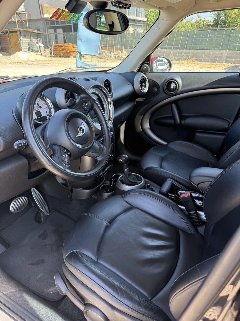 Alquila un coche en Tirana