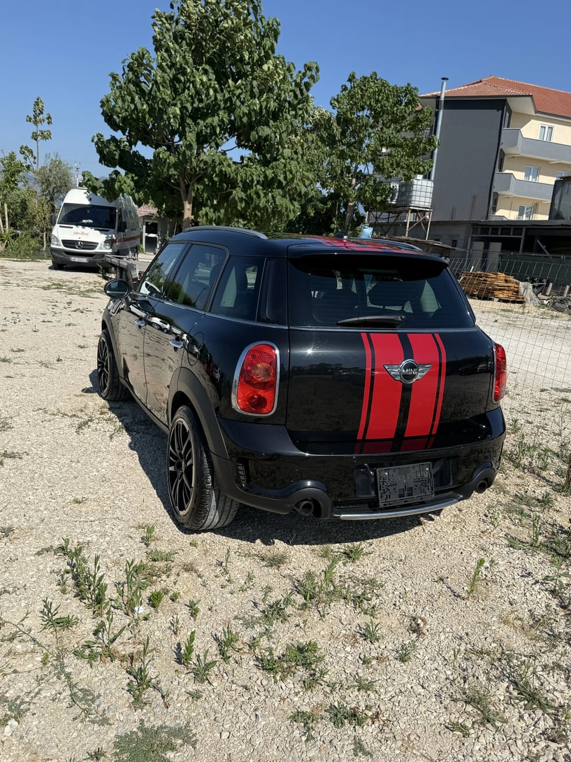 Alquila un coche en Tirana